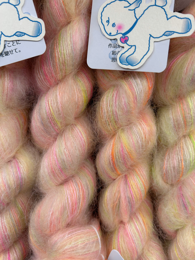 NAAZ ナアズ 手染め毛糸 (Yarn's Journey NAAZ) - Explosive Cat Punch! Mohair